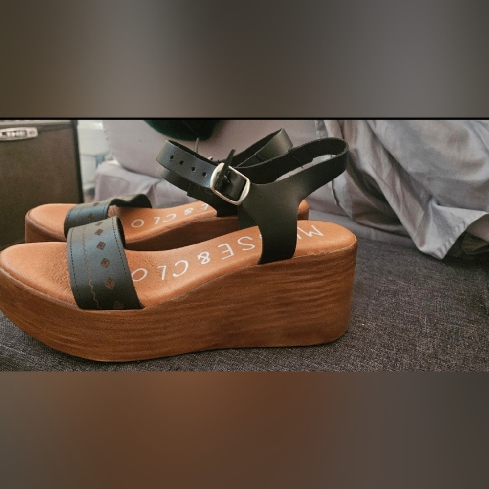 Musse & Cloud Black Platform Sandals size 9